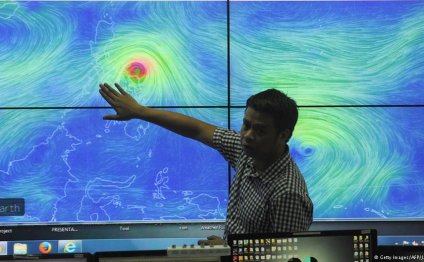 Typhoon Melor makes landfall